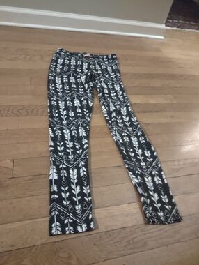 vintage 2000s black and white aztec print leggings from sugar high size medium